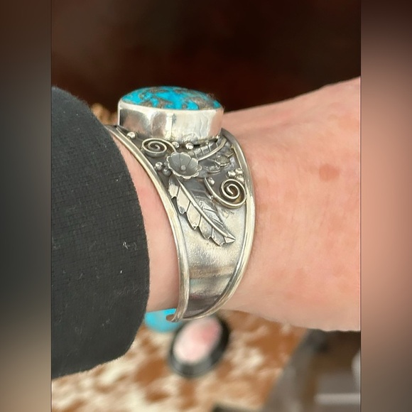 Turquoise southwestern statement sterling silver cuff - Picture 3 of 11